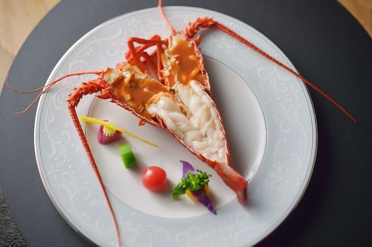 Image photo of a dish made with high-quality ingredients such as spiny lobster, from Toba Hotel International Select Gift product lineup.